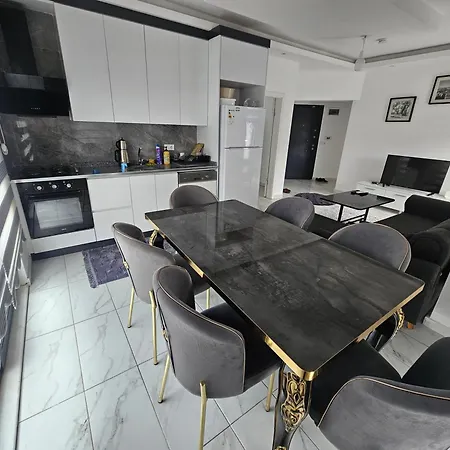 アパート Paradise Garden Sitesi 3 Havuzlu Esyali Kisi Fiyati Degil Fiyati